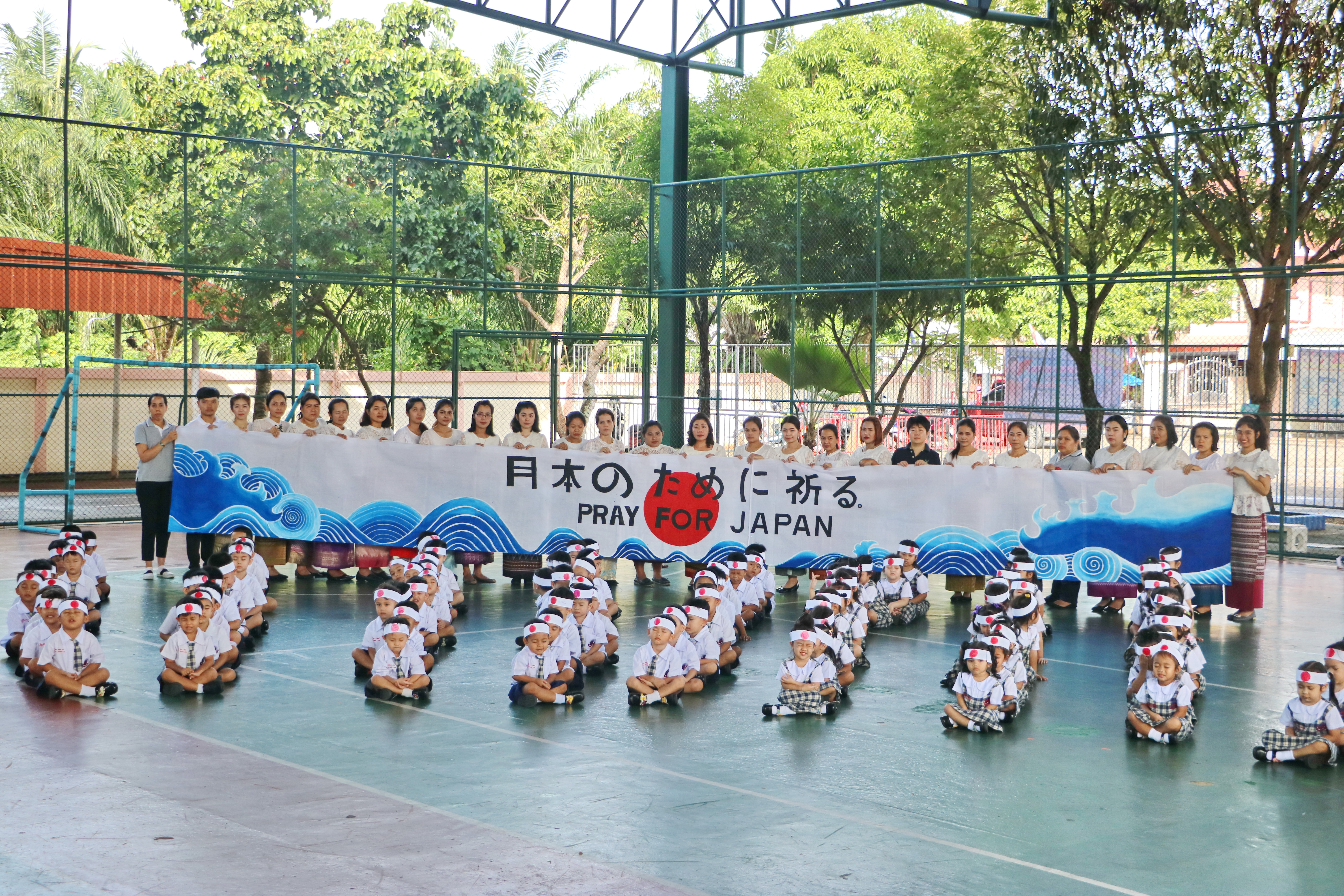 คณะครู บุคลากร และนักเรียนโรงเรียนจอย <br>ส่งใจให้ญี่ปุ่นน้ำท่วม
